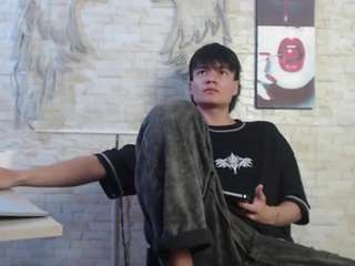 axelmilokairoDyerear