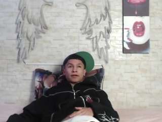 axelmilokairoDyerear