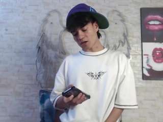 axelmilokairoDyerear