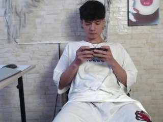 axelmilokairoDyerear