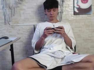 axelmilokairoDyerear