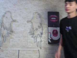 axelmilokairodyerear webcam