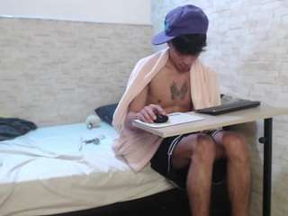 axelmilokairoDyerear