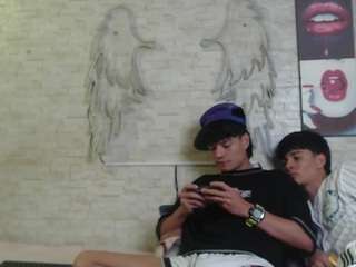 axelmilokairodyerear, male webcam model,  years old, on live webcam