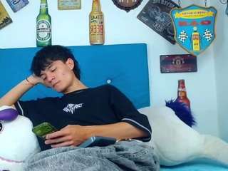 axelmilokairodyerear live cam profile