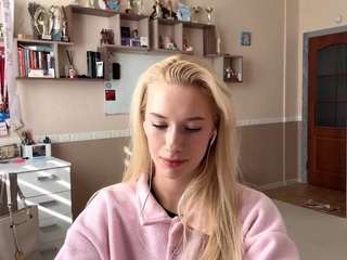 Live webcam model caroleebabilon on Soda Cams