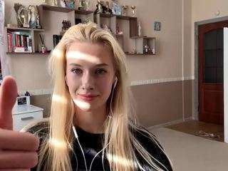 Live webcam model caroleebabilon on Soda Cams