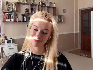 Live webcam model caroleebabilon on Soda Cams