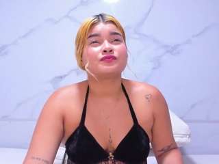 emi-savach's CamSoda show and profile