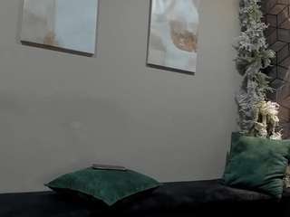 Live webcam model imnysha on Soda Cams