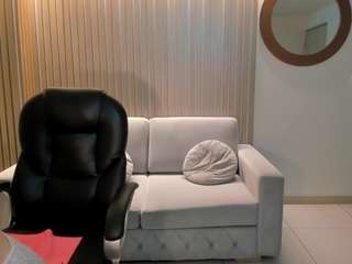 Live webcam model isabellamoretti on Soda Cams