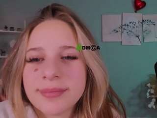 kora-cosmo1's CamSoda show and profile