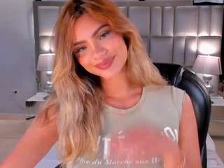 kyomivelvet's CamSoda show and profile