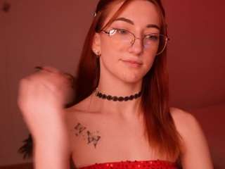 MilaFlame live cam