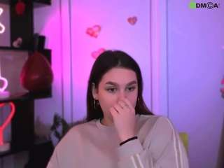 amina-chilli's CamSoda show and profile