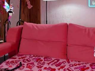 amy-davisss's CamSoda show and profile