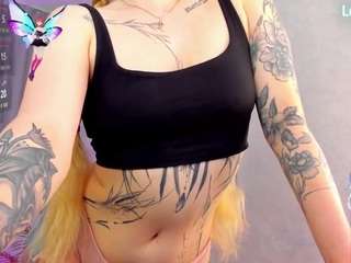 Эта модель сейчас онлайн. amy-davisss