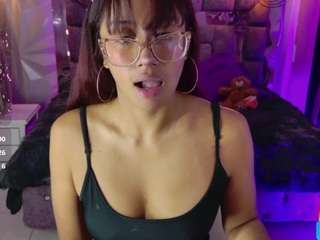 Live webcam model leyla-collinss on Soda Cams