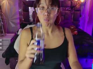 Live webcam model leyla-collinss on Soda Cams