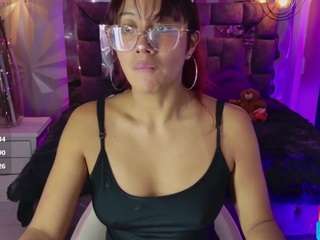 Live webcam model leyla-collinss on Soda Cams