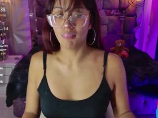 Live webcam model leyla-collinss on Soda Cams