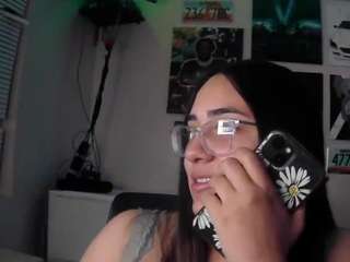 midnightwinks's CamSoda show and profile