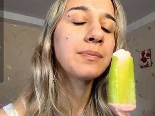 Live webcam model seranovelli on Soda Cams