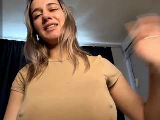 SeraNovelli live webcam show