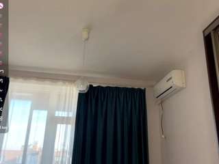 SeraNovelli live cam preview