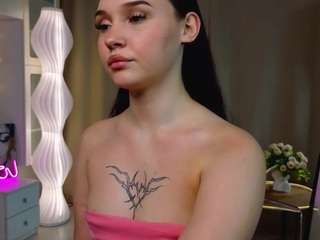 theresiagambee live cam profile