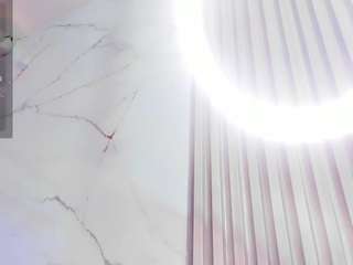 britany-jonshon1 Live Webcam on CamSoda