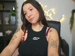 Live webcam model caylinn18 on Soda Cams