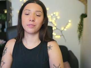 Live webcam model caylinn18 on Soda Cams