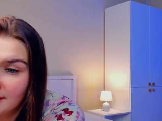 Live webcam model charitarhoton on Soda Cams