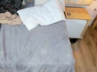 debora-heels's CamSoda show and profile