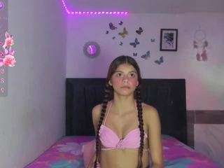 emmie-bunny Live Webcam on CamSoda