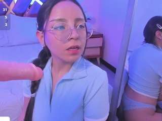 kitty-patitas-suaves's CamSoda show and profile