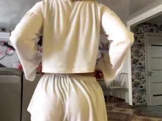 Live webcam model kristipyo on Soda Cams