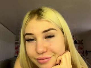 Live webcam model kristipyo on Soda Cams