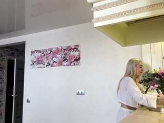 Live webcam model kristipyo on Soda Cams