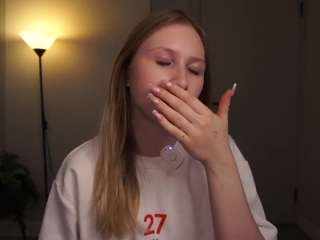 Elenevess - Live Cam on CamSoda