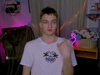 emmanuel-shine's CamSoda show and profile