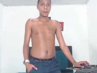 hotboyluxeet webcam