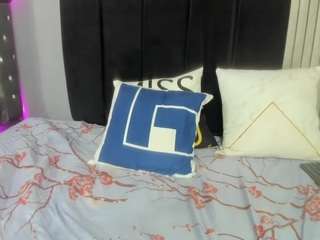 Paulinnacurvy's cam show statistics and live stream