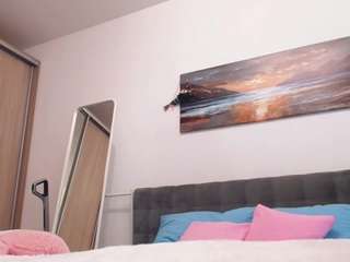 eva-bates's CamSoda show and profile