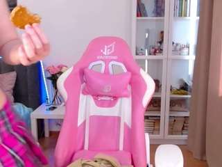 Live cam show with Eva Bates