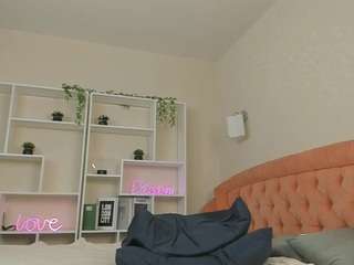 le modèle jennyfermore est en webcam porno dans un show sur le site camsoda, il possède les tags suivants: average,black hair,blowjob,brown eyes,fingering,lovense,no drinking,no smoking,tattoos,teen 18,toys,young adult,hd,small tits