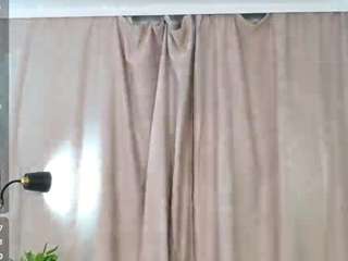 playfullliaa1 webcam