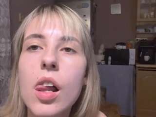 risaschryver's CamSoda show and profile