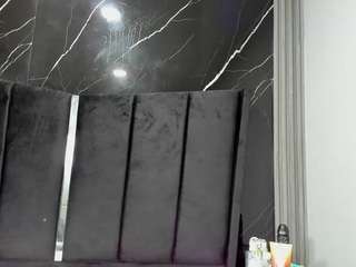 starqueenhyl, female webcam model,  years old, on live webcam
